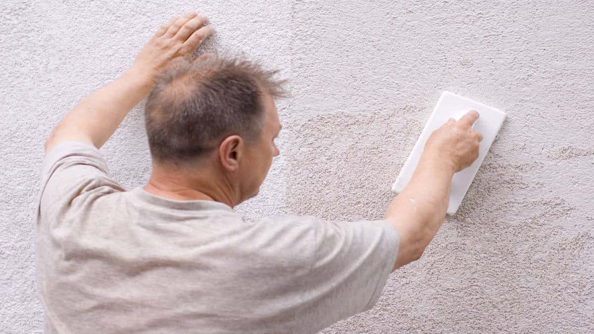 Crepi gevelbekleding laten aanbrengen door een gevelwerker.